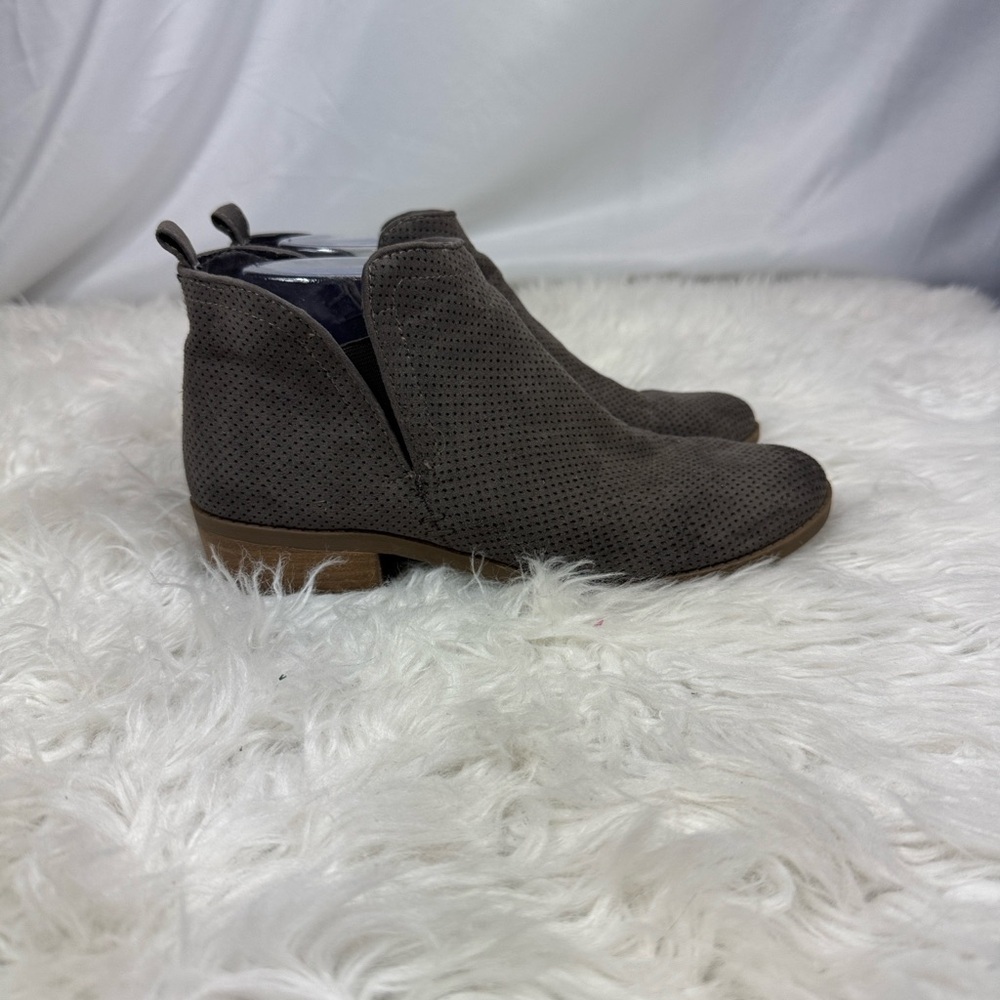 Universal Thread Dylan Laser Cut Ankle Booties Women's Size 7
